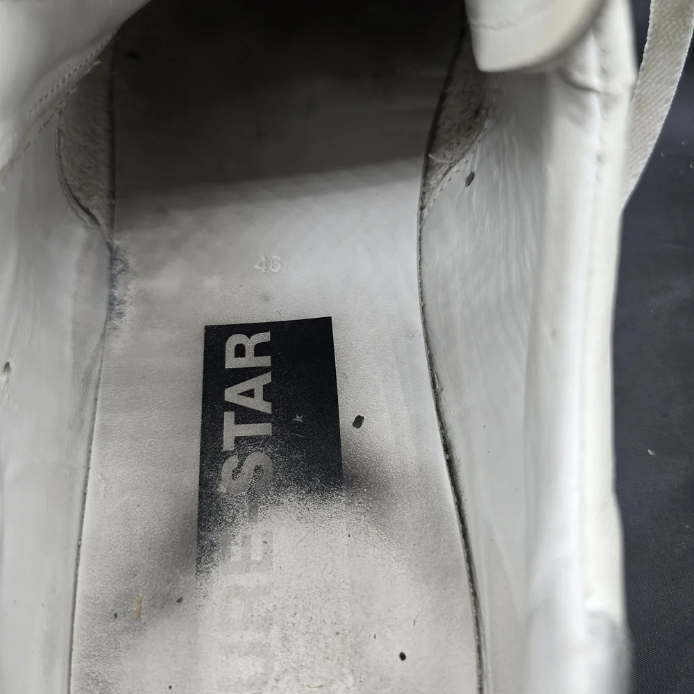 Golden‎ Goose Women's White and Silver Sneakers